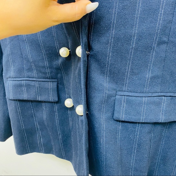 ‼️CLOSING LEITH PINSTRIPE PEARL BUTTON BLAZER - Picture 3 of 7